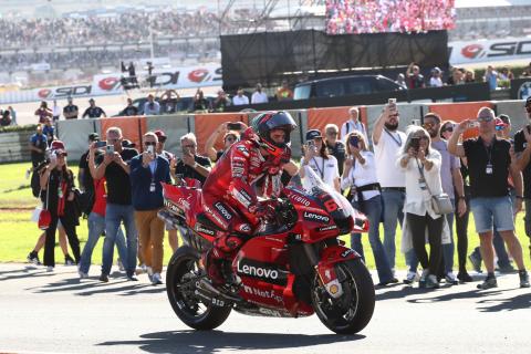 Francesco Bagnaia chinh thuc tro thanh nha vo dich MotoGP the gioi 2022 - 5