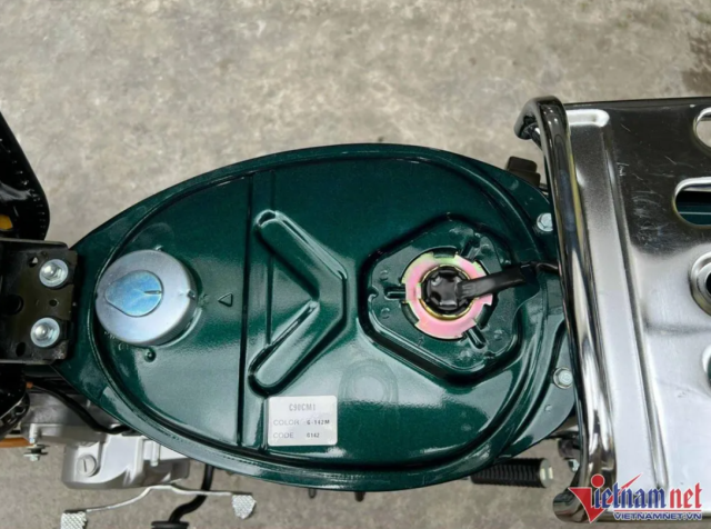 Honda Cub 82 doi 2001 con zin gia 250 trieu - 5