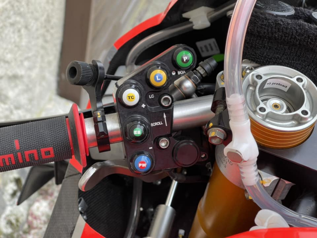 Soi can canh Ducati Panigale V4R WSBK de xem khung co nao - 7
