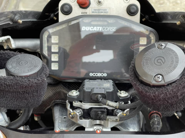 Soi can canh Ducati Panigale V4R WSBK de xem khung co nao - 9