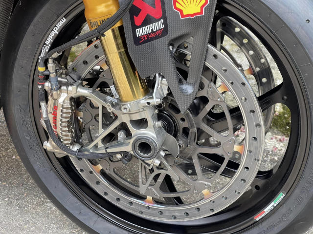 Soi can canh Ducati Panigale V4R WSBK de xem khung co nao - 11
