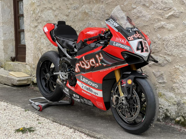 Soi can canh Ducati Panigale V4R WSBK de xem khung co nao - 17
