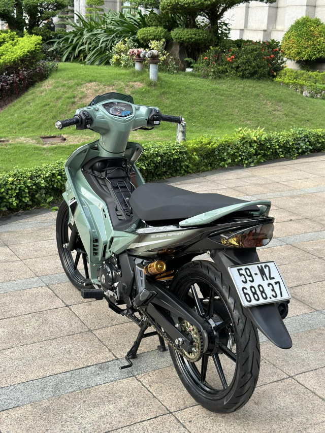 Ex 135 do tro nen noi bat giua dam dong khi khoac len minh MAU DA KICH DOC - 19