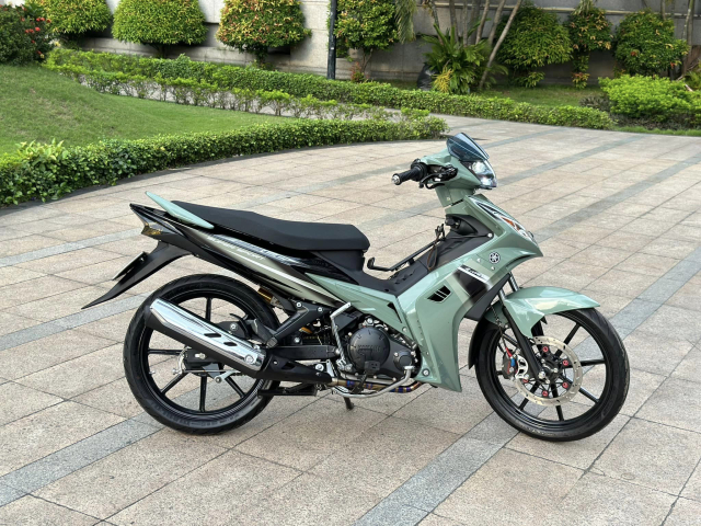 Ex 135 do tro nen noi bat giua dam dong khi khoac len minh MAU DA KICH DOC - 23