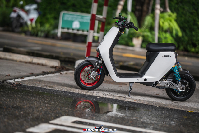 Honda Sundiro Ev mau xe dien do co gia tri ngang ngua mot chiec xe mo to PKL - 3