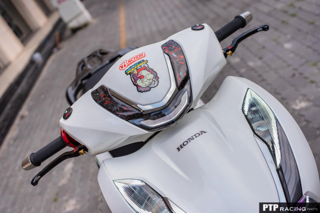 Can canh Honda SH350i trang bi hang ta do Carbon tren nguoi - 8