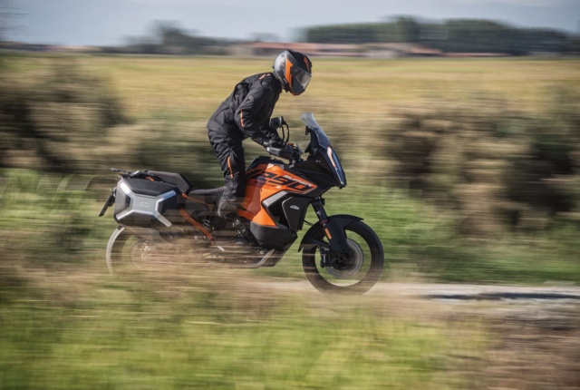Diem moi ve tinh nang ket noi tren KTM 1290 Super Adventure 2023 - 8
