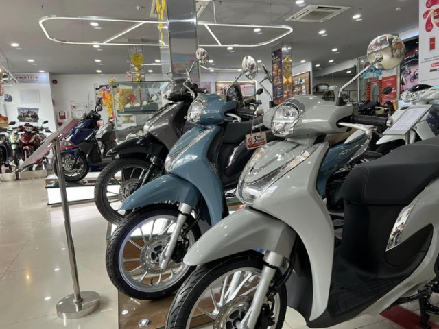 Honda SH SH Mode dong loat tang gia dai ly an chenh chem khach mua Tet - 3