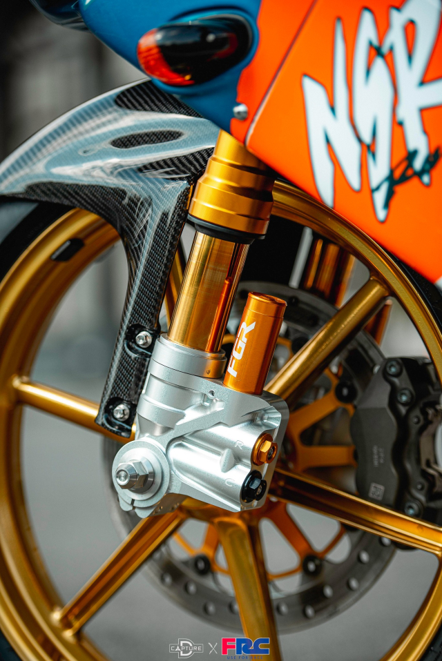 NSR150R SP hoa thanh ban do sieu kinh dien khi roi vao tay tin do cuong Ohlins - 5