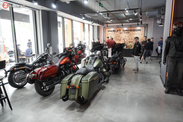 Tham quan showroom HarleyDavidson East Saigon moi tai khu do thi Sala Quan 2 - 5