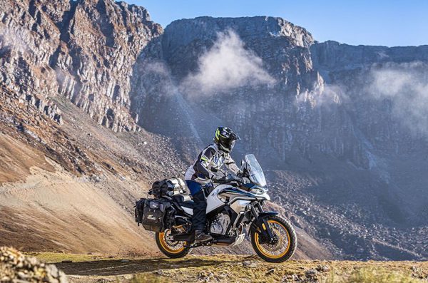 CFMOTO 800 MT Explore 2023 trang bi cong nghe tuong tu 790 Duke - 9