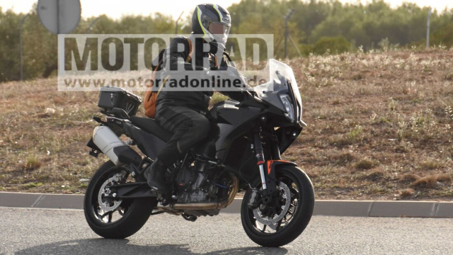 KTM 890 SMT 2023 se duoc tiet lo vao ngay 24 thang 4 - 3