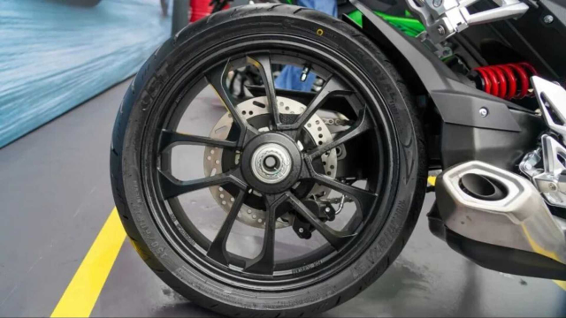 Nha san xuat Trung Quoc Zongshen ra mat Cyclone RC 401 R voi ngoai hinh nhu Superbike - 5
