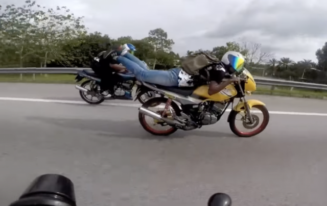 Truy tim Biker sieu nhan Singapore the hien tren duong pho Malaysia - 3