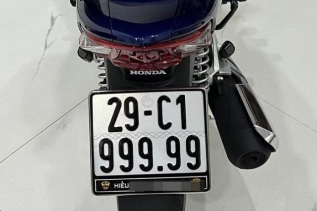 3 xe may Honda Wave bien so doc dat ngang o to - 3