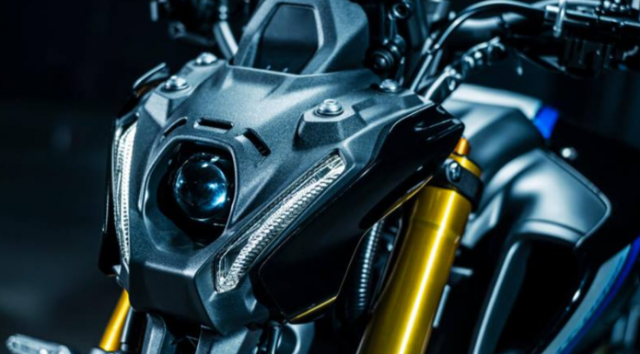 Ducati Monster SP vs Yamaha MT09 SP tren ban can thong so - 11