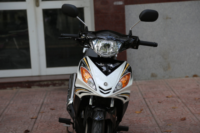 Ex 135 do phang phat hinh anh cua qua khu khi duoc nang cap mau dong ho LCD kinh dien - 3