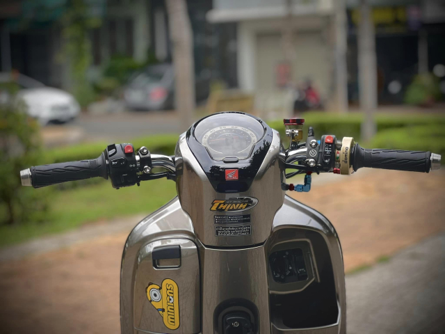Scoopy 110 do full option hoa than thanh Minion bong bay - 5 Scoopy 110 do full option hoa than thanh Minion bong bay - 5
