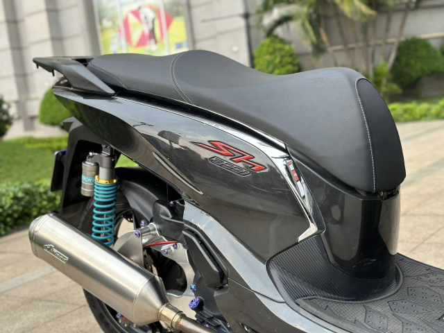 Tuong dai SH300i quay lai thoi huy hoang voi dan chan Upside down 3 dia - 16 Tuong dai SH300i quay lai thoi huy hoang voi dan chan Upside down 3 dia - 16