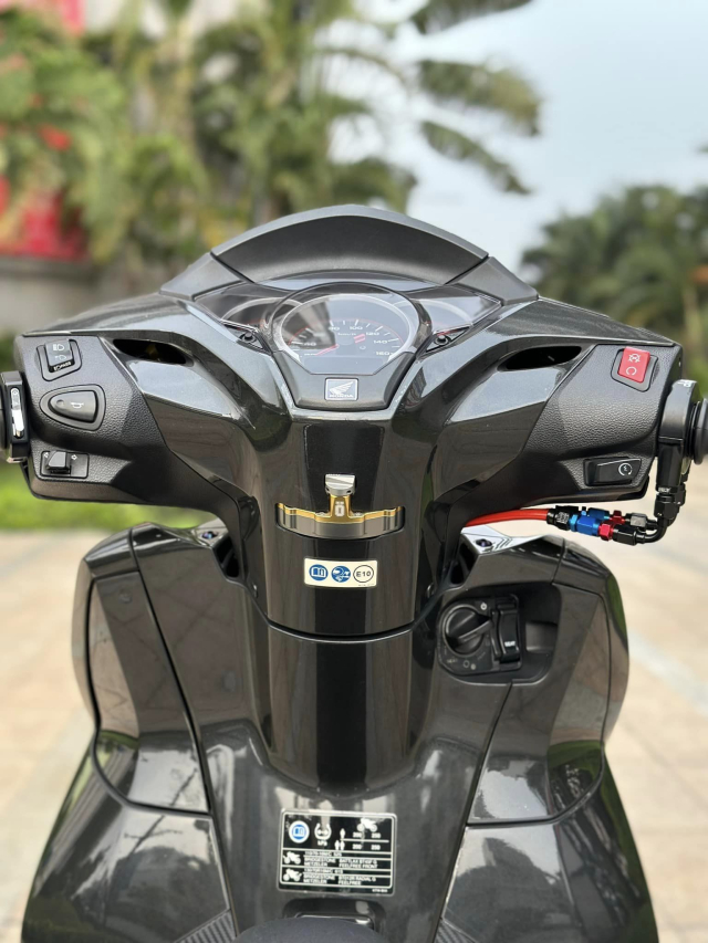 Tuong dai SH300i quay lai thoi huy hoang voi dan chan Upside down 3 dia - 17 Tuong dai SH300i quay lai thoi huy hoang voi dan chan Upside down 3 dia - 17