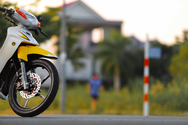 Yaz 125 tro thanh ban do kinh dien khi DOC CHIEM trang bi Nitron Race Pro - 39