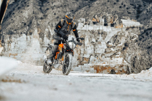 KTM 390 Adventure 2023 ra mat phien ban banh cam va he thong treo co the dieu chinh - 9