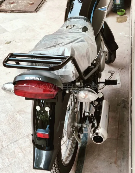 Suzuki va mau xe con tay gia chi 26 trieu so huu BANH XE KHONG LO - 5