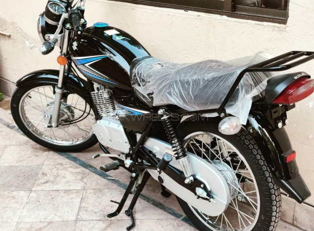 Suzuki va mau xe con tay gia chi 26 trieu so huu BANH XE KHONG LO - 10