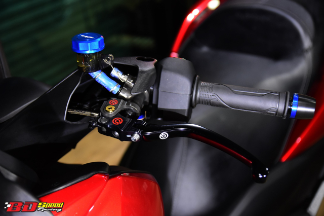 Yamaha XMax do bat mat voi tone mau do candy - 5