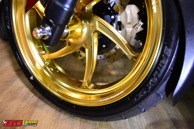Yamaha XMax do bat mat voi tone mau do candy - 9