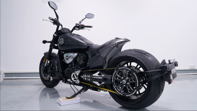 Chi tiet Wolverine XS 800 trinh lang mau Cruiser voi lop sau 360 va gap don - 5