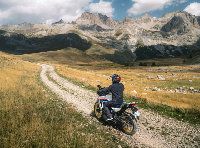 9 diem noi bat cua Honda XL750 Transalp dong xe phuot tam trung - 8