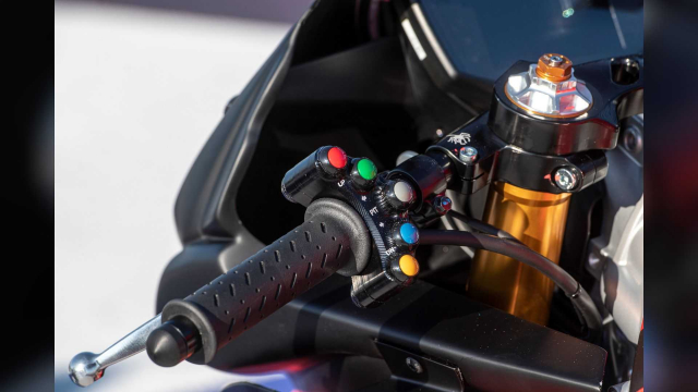 Chi tiet Phien Ban Gioi Han Aprilia RS660 Trofeo Ra Mat Tai My Trong Thang 4 Nam 2023 - 6