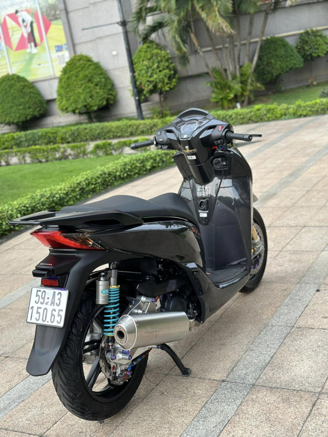 Tuong dai SH300i quay lai thoi huy hoang voi dan chan Upside down 3 dia - 24
