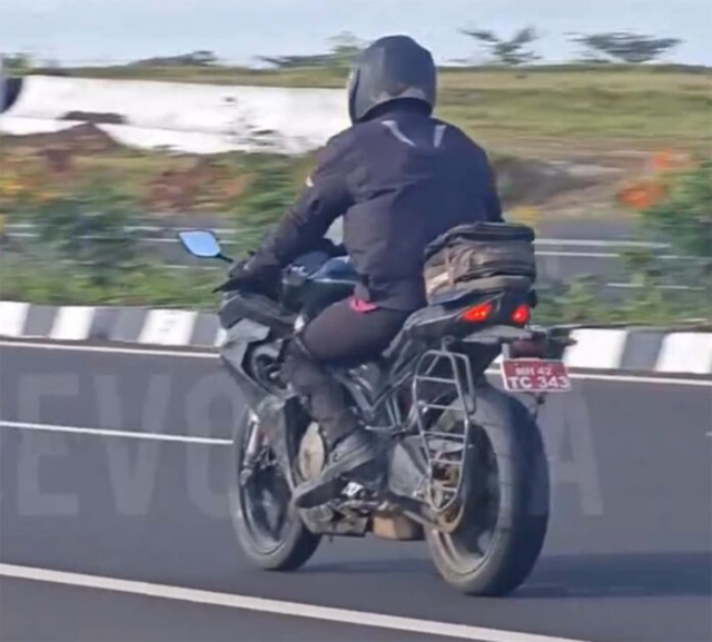 Aprilia RS440 tiep tuc thu nghiem tren duong pho An Do - 4
