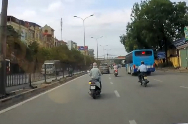 Ba thu chi em phu nu thuong chang quan tam khi chay xe may