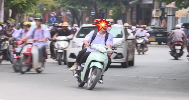 Bat dau nam hoc moi canh sat giao thong xu ly duoc nhieu truong hop chua du tuoi di xe may