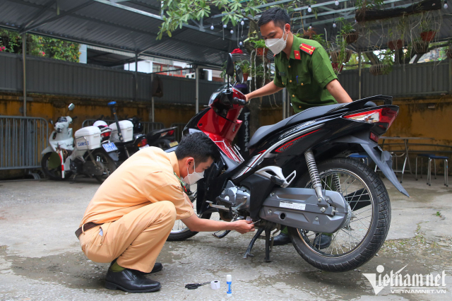 Bien xe may 5 so gan voi 1 chu cai van duoc dinh danh - 5