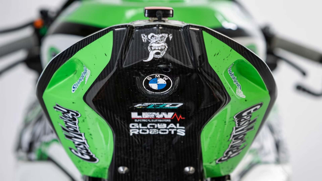 BMW M1000RR Isle Of Man TTWinning duoc ban voi gia hon 3 ty dong co gi dac biet - 6