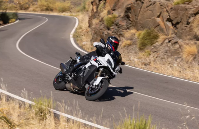 BMW S1000XR va M1000XR tiep tuc trinh lang sau bao ngay cho doi - 4
