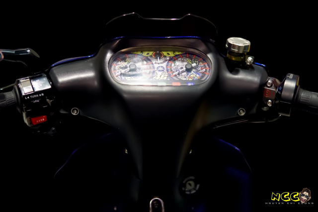 Bom tan Yaz 125 so huu bo ao Valentino Rossi 19 nam tuoi kich doc - 8