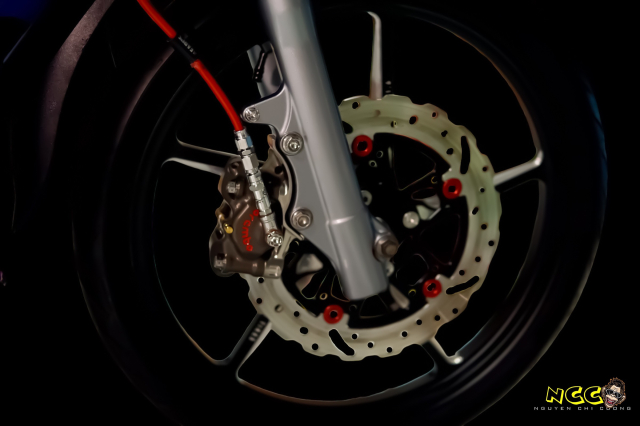 Bom tan Yaz 125 so huu bo ao Valentino Rossi 19 nam tuoi kich doc - 13