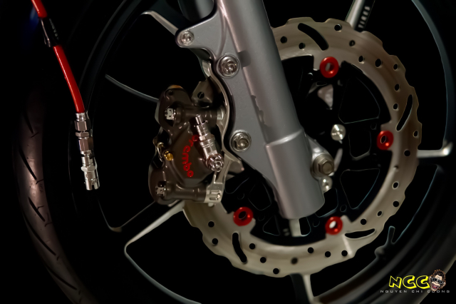 Bom tan Yaz 125 so huu bo ao Valentino Rossi 19 nam tuoi kich doc - 14