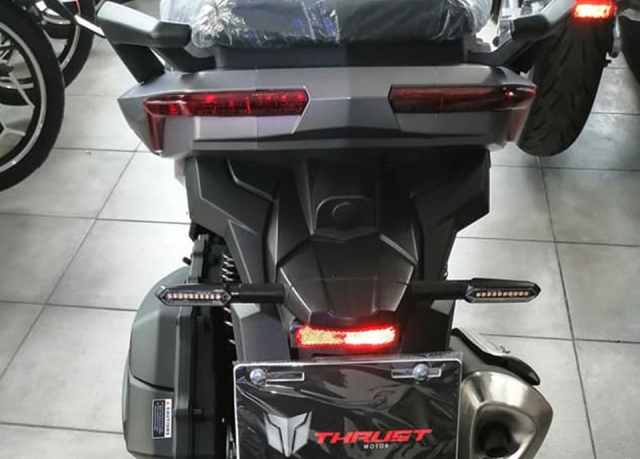 Can canh Defender 125 Mau xe tay ga DOHC hiem co kho tim
