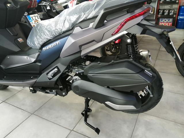 Can canh Defender 125 Mau xe tay ga DOHC hiem co kho tim - 10