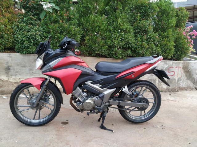 Can canh Honda CS1 hang doc Bieu tuong mot thoi cua lang xe con tay - 4