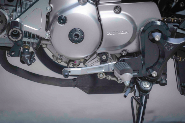 Can canh Monkey 125 do bo gap ngau nhu xe dua MotoGP - 15