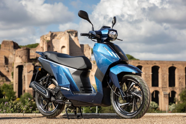 Can canh Tweet 2023 co ngoai hinh doc la hon Honda SH nhung gia chi hon 80 trieu - 3