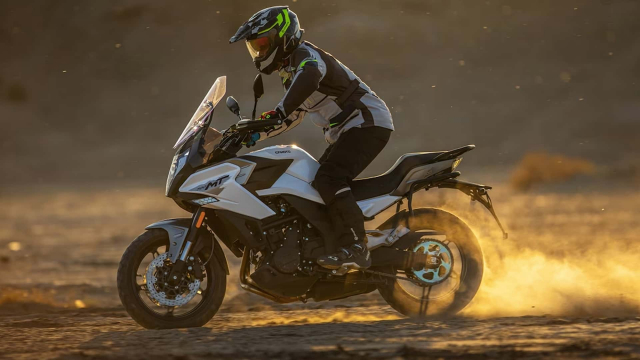 CFMoto ra mat AdventureTourer 700MT moi voi nhieu cai tien