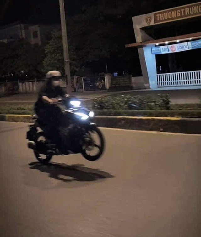 Chay xe mot banh co gai 21 tuoi len phuong uong tra - 3